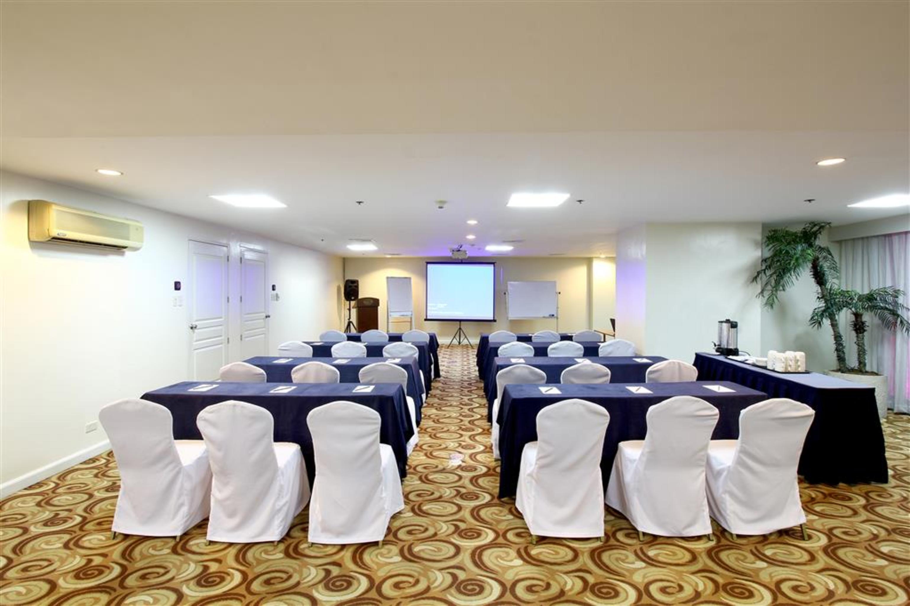 Oxford Suites Makati Makati City Extérieur photo