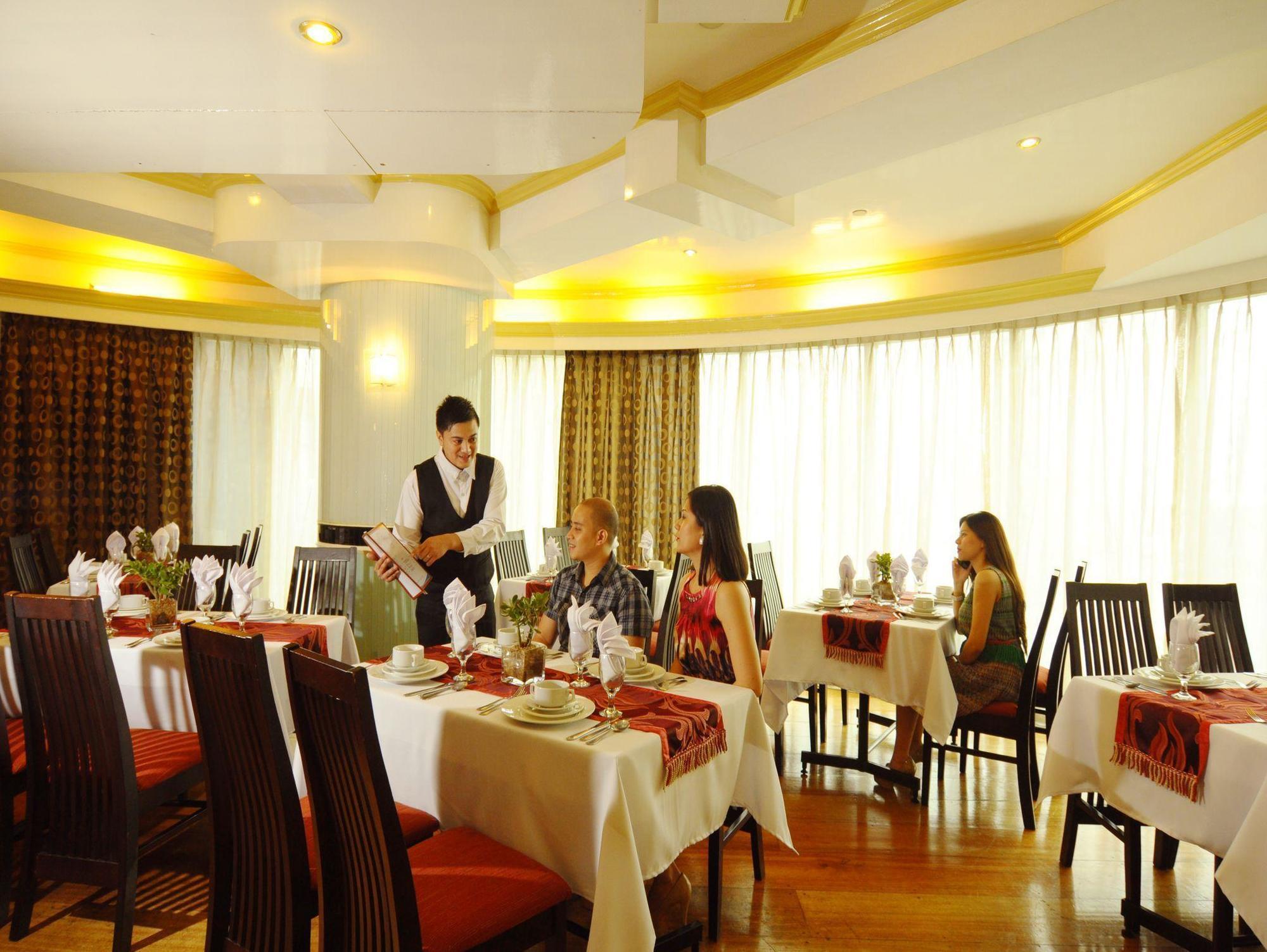 Oxford Suites Makati Makati City Extérieur photo