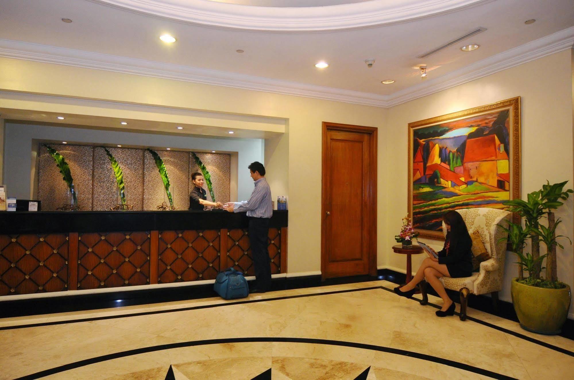 Oxford Suites Makati Makati City Extérieur photo