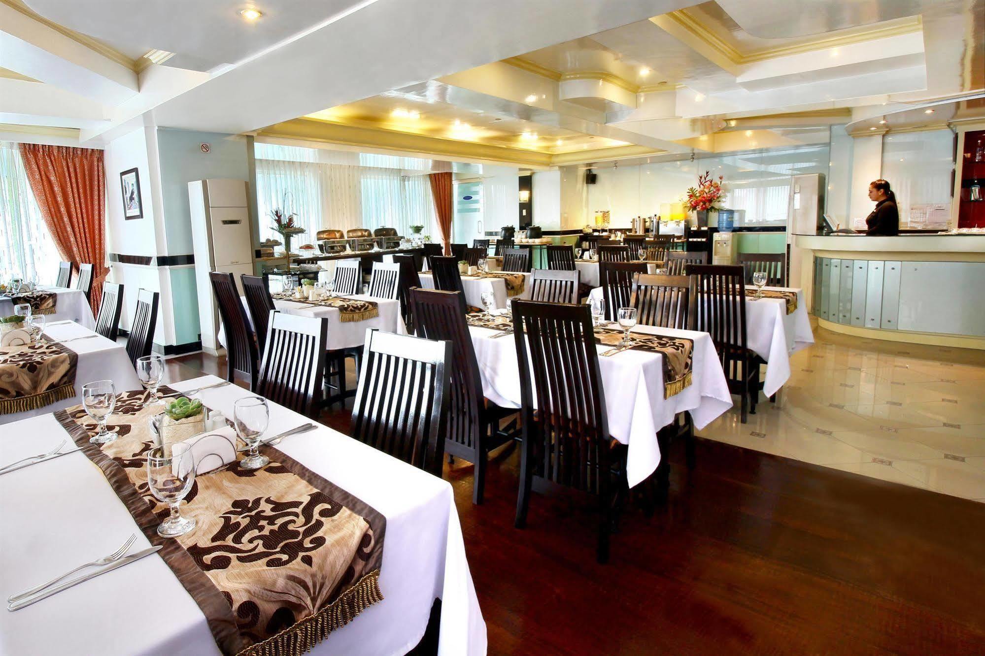 Oxford Suites Makati Makati City Extérieur photo