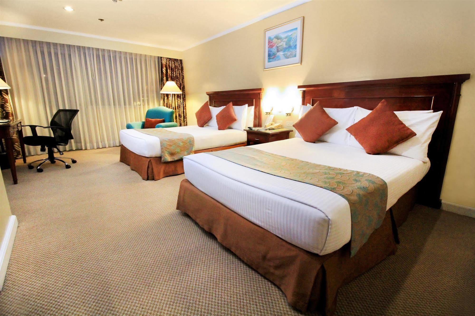 Oxford Suites Makati Makati City Extérieur photo
