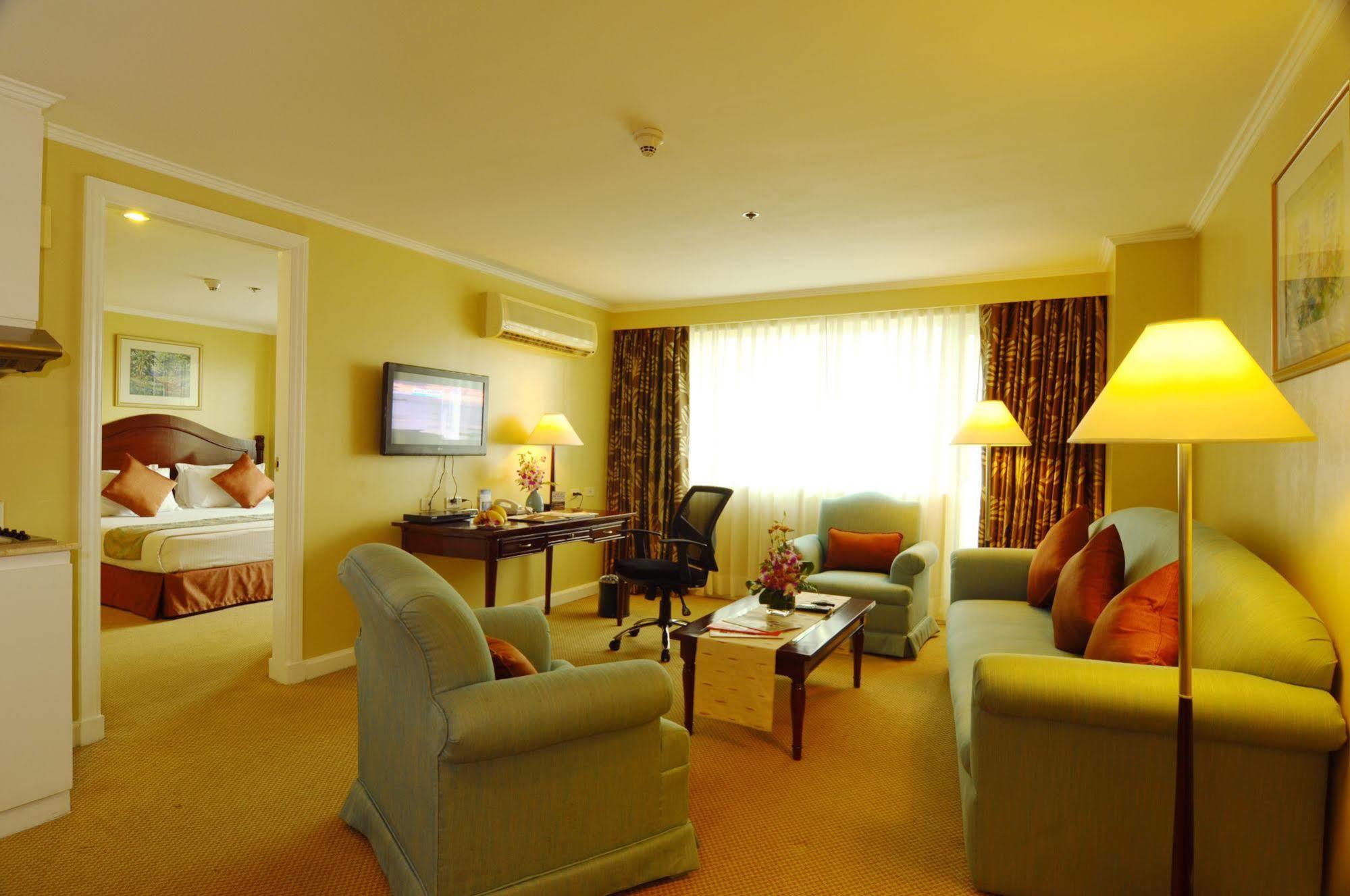 Oxford Suites Makati Makati City Extérieur photo