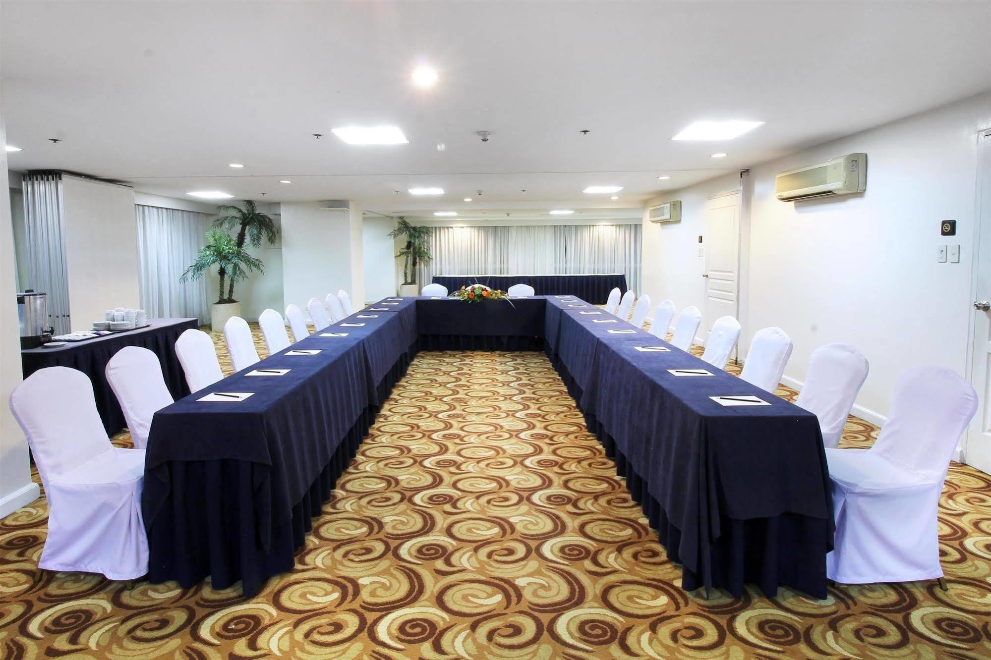 Oxford Suites Makati Makati City Extérieur photo